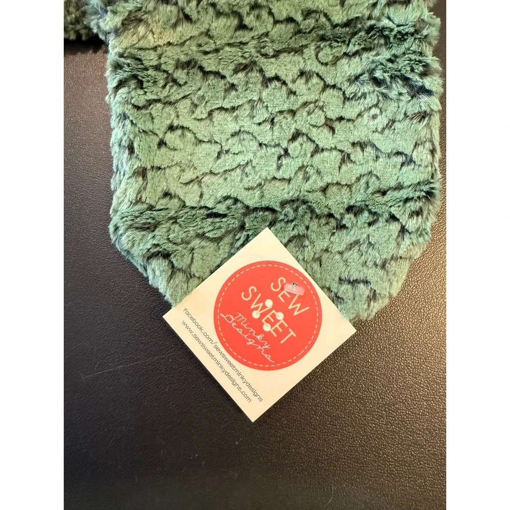 Sew Sweet Minky Designs Neck Pillow Travel Cover Green Plush Luxury Cozy NEW